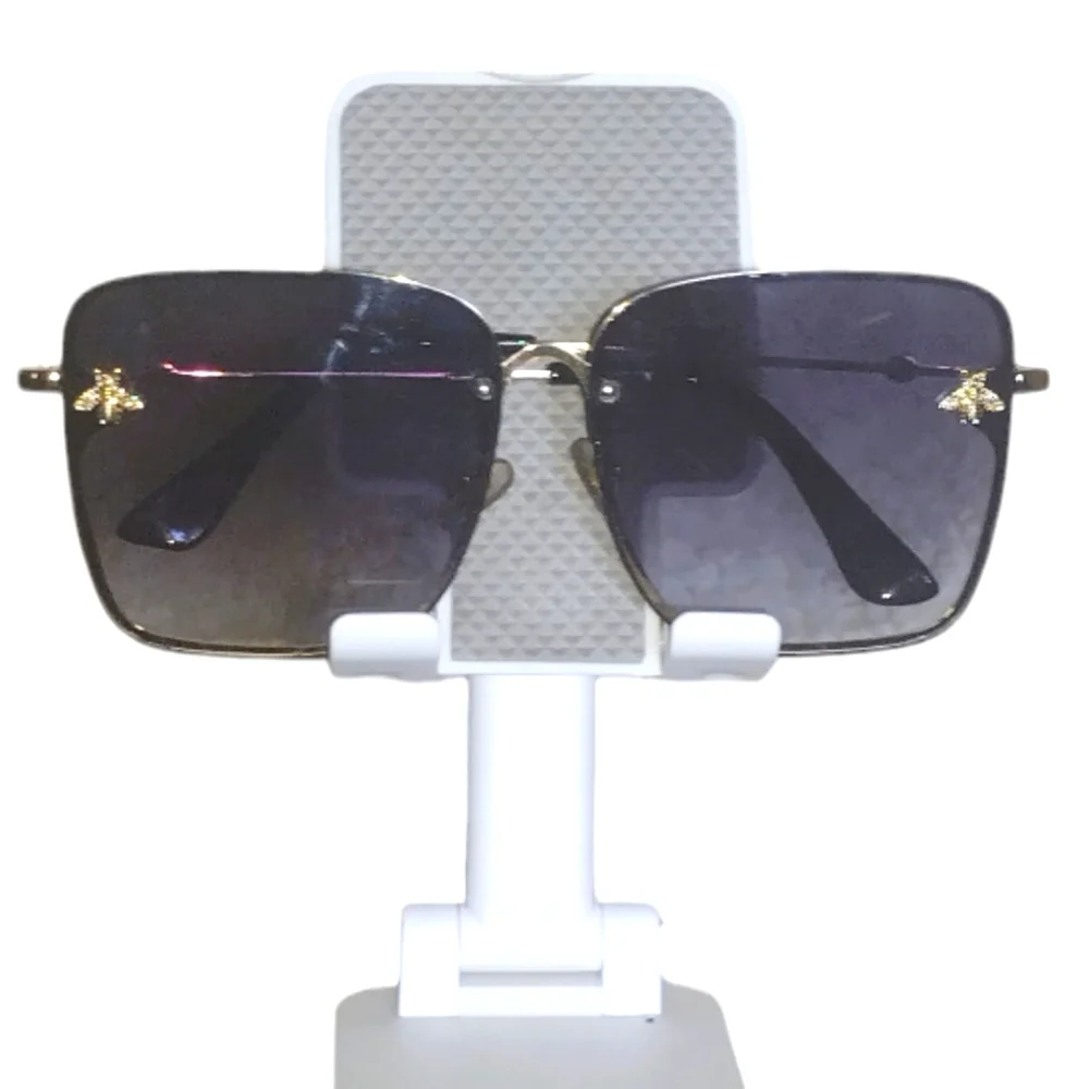 NWOT Wanna 🐝 Seen sunglasses!